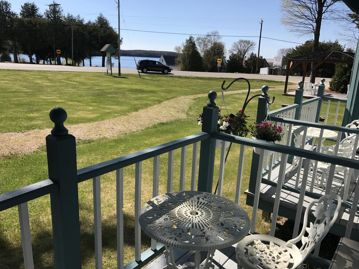 Harbor Light Inn Gills Rock Esterno foto